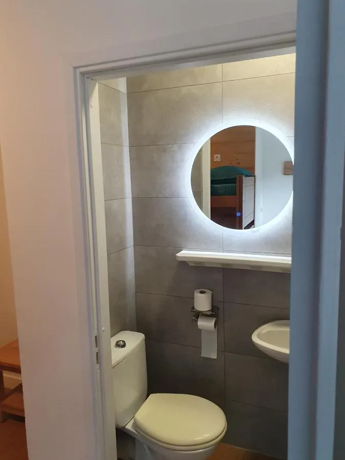 Chalet Jaune Pinea Sarcenas